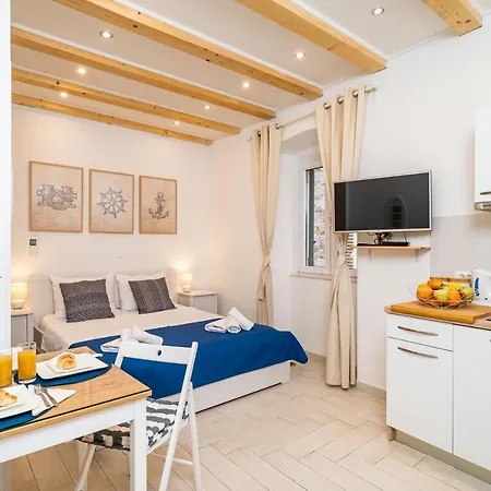 Seventyseven 77 Seventyseven * Ragusa