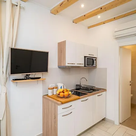 Seventyseven Apartman